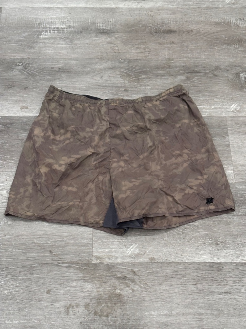 Undefeated Techinal Athletic Shorts 5" Camo Green Nylon Mens L